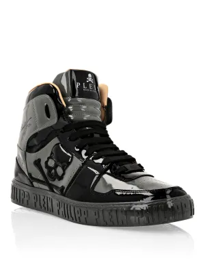 HI-TOP SNEAKERS NOTORIOUS PATENT SKULL