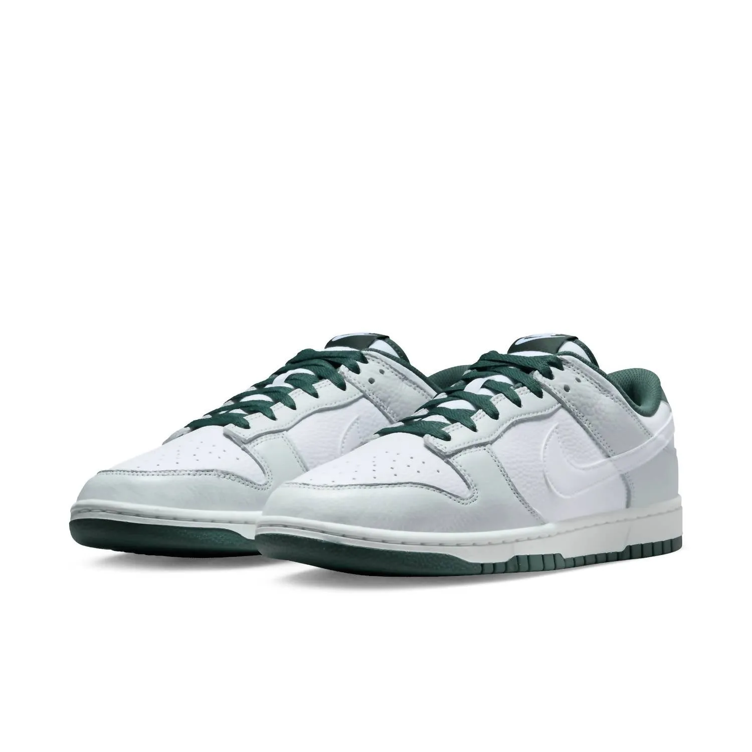 Men's Dunk Low Retro Se Sneakers In Photon Dust/white-Vintage Green