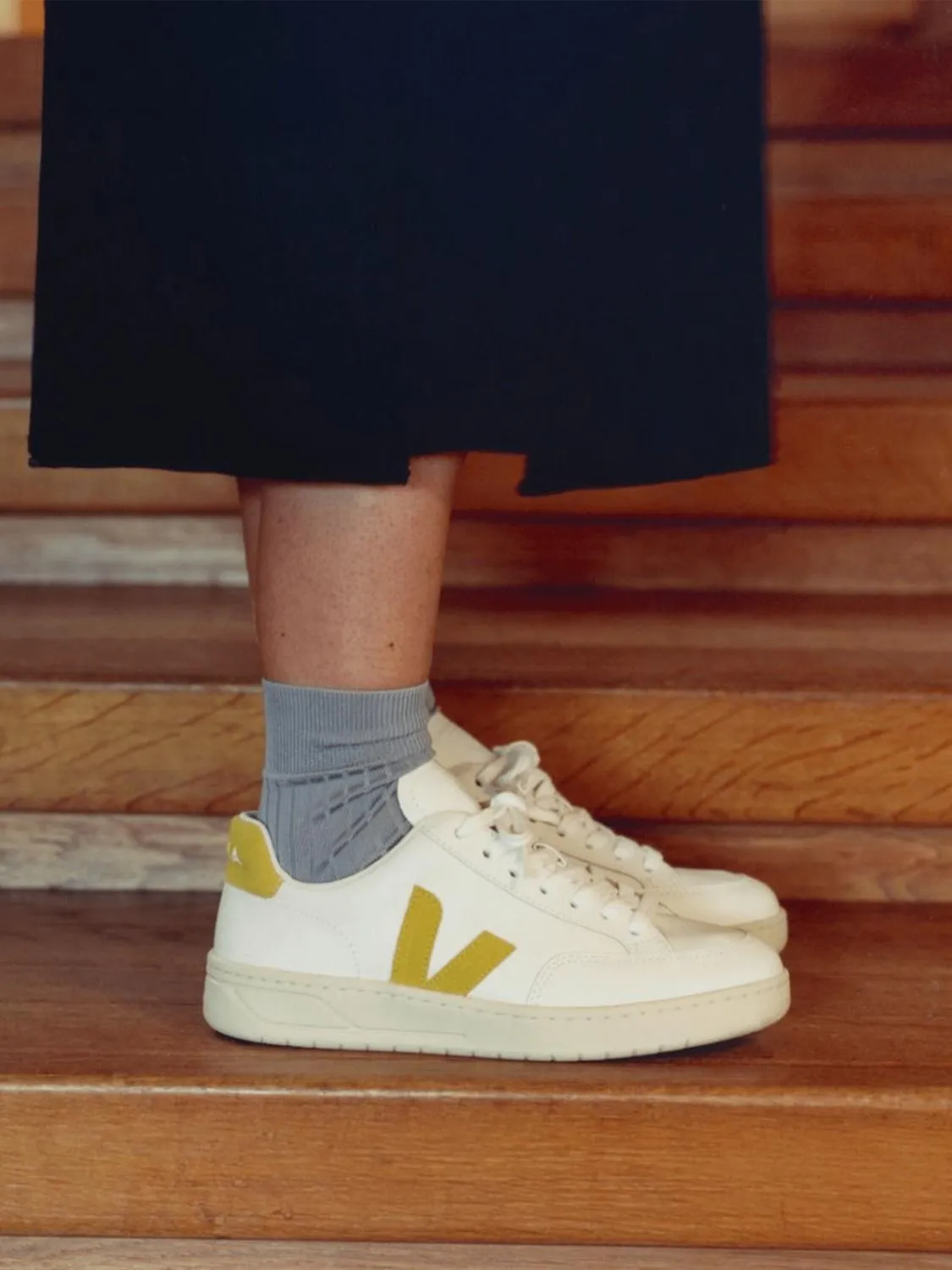 V-12 Leather In Extra-White Liquor