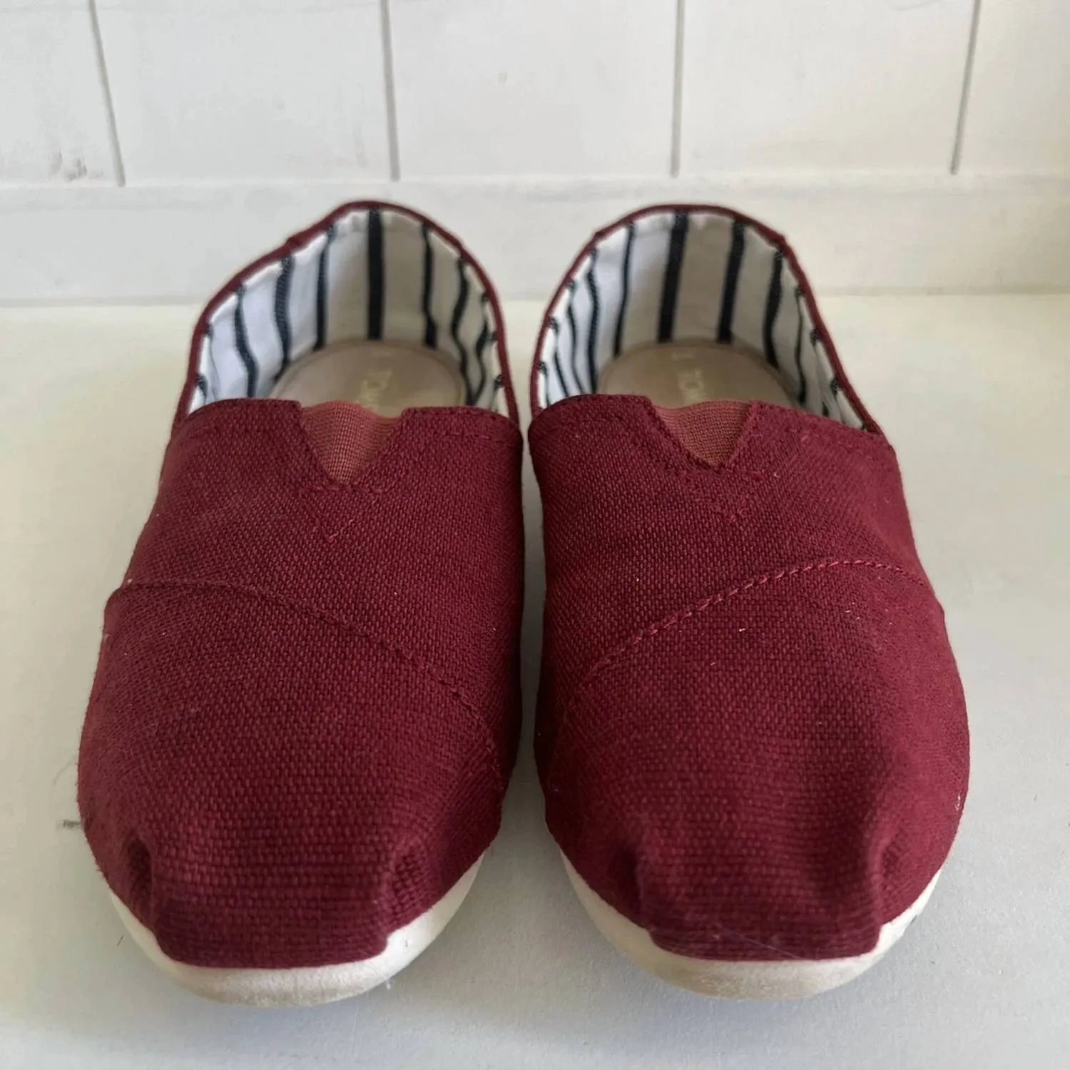 Women Classic Alpargatas Sneakers In Black Cherry