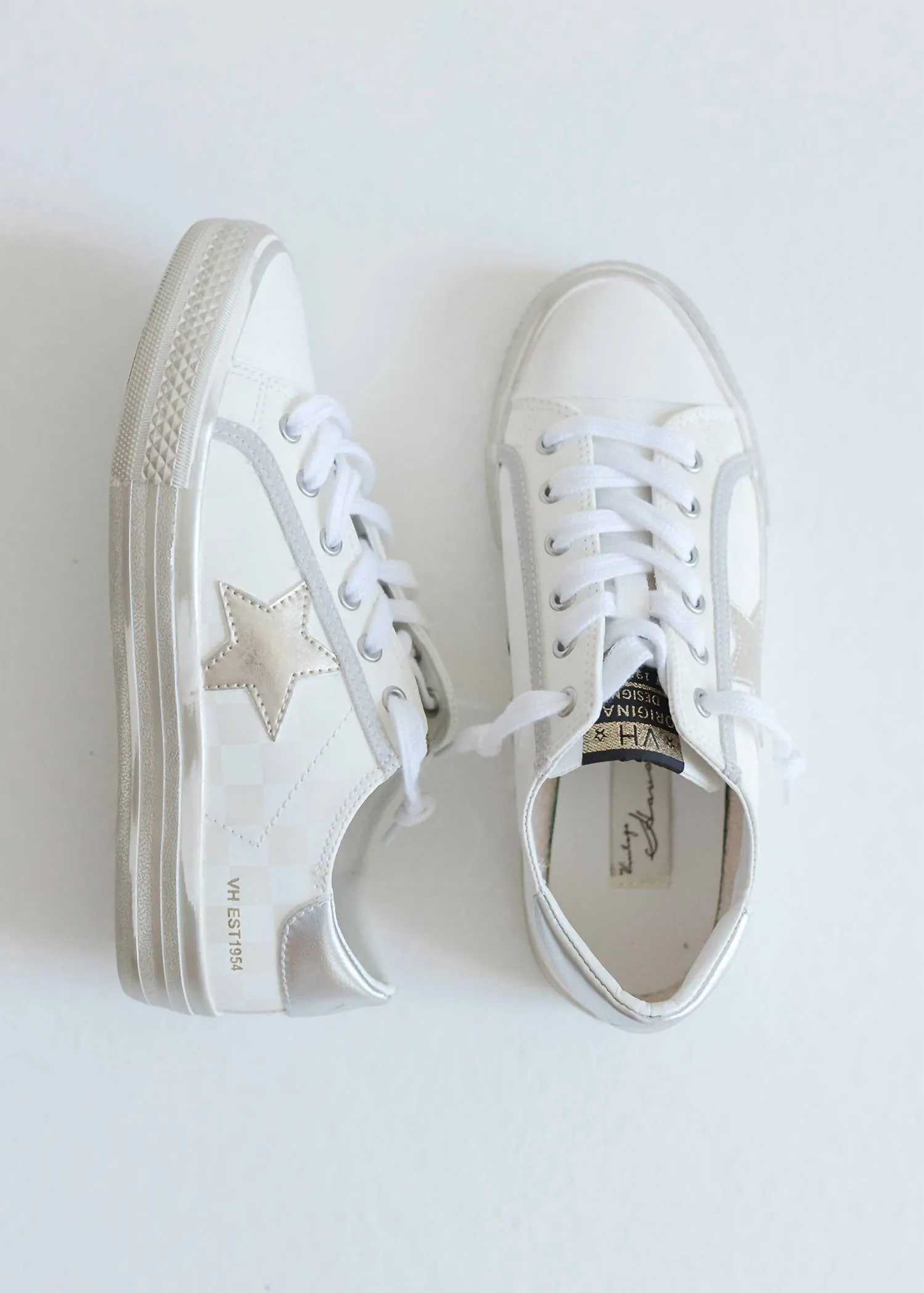 Women's Alive Sneaker In White/checkered
