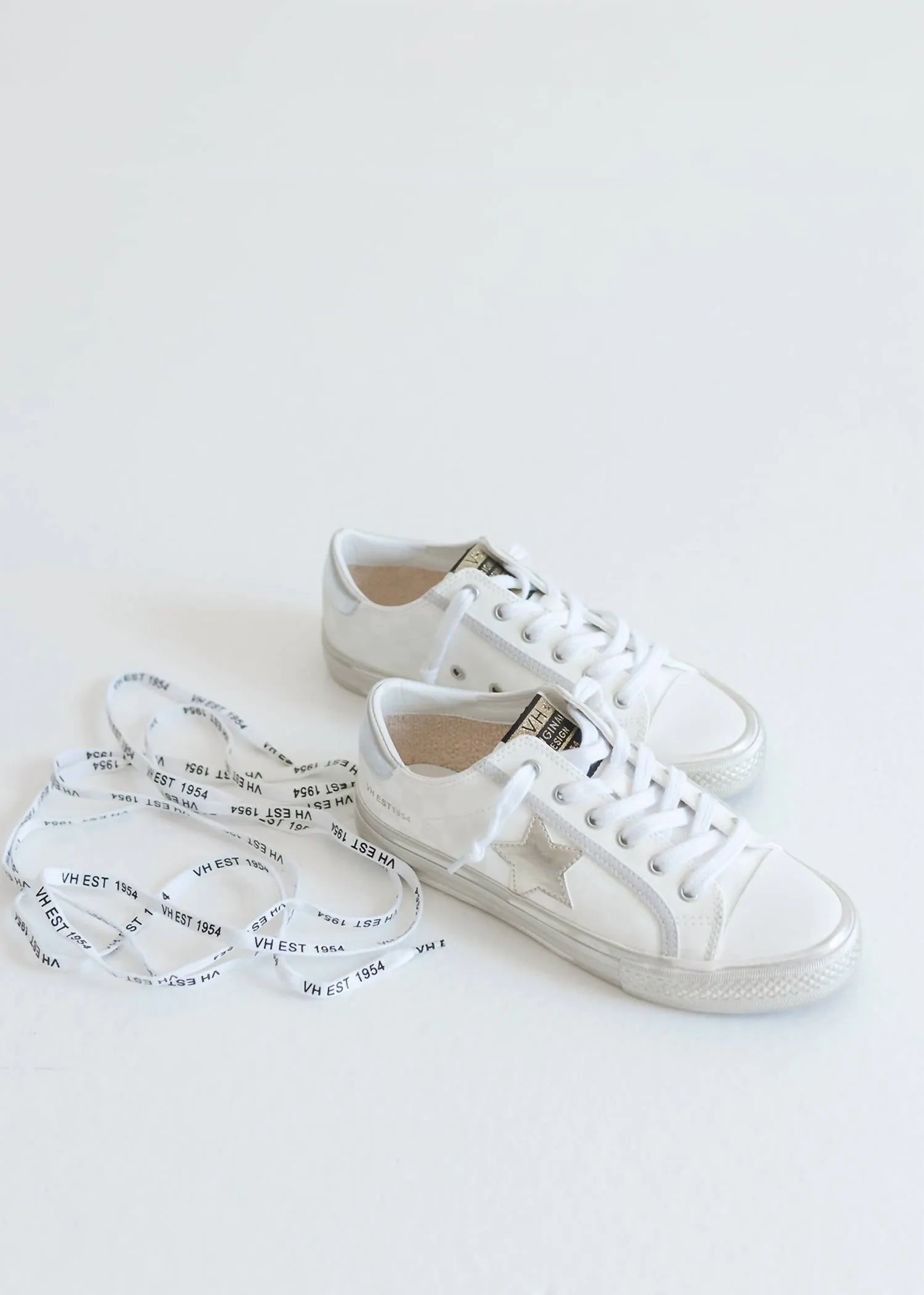 Women's Alive Sneaker In White/checkered