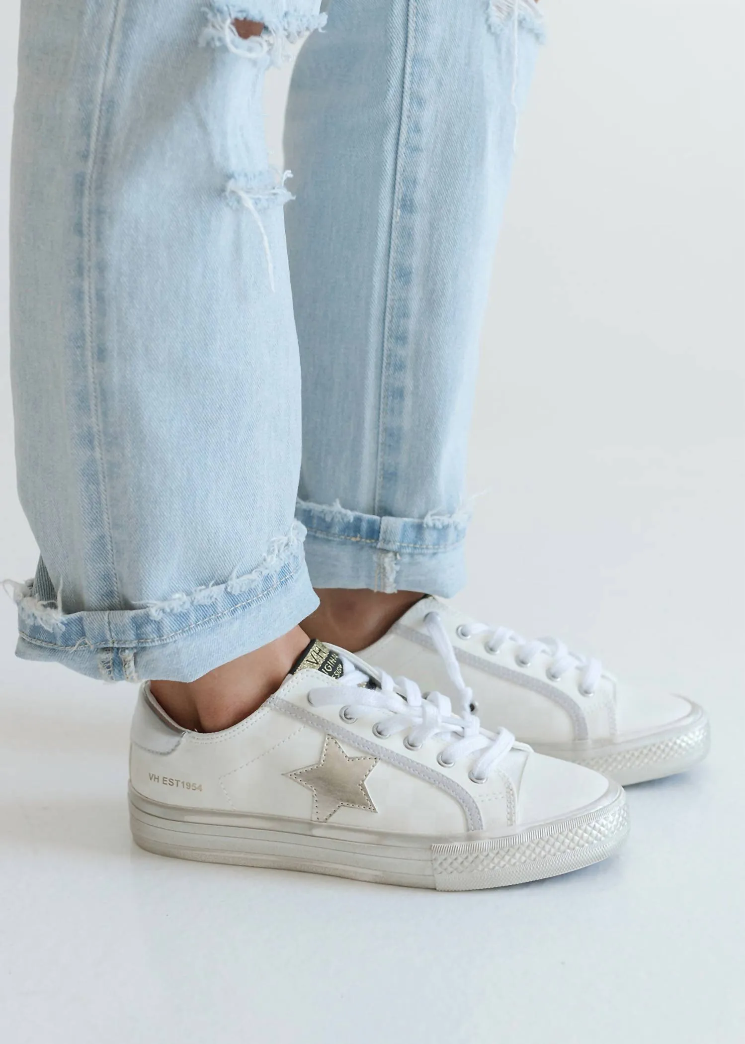 Women's Alive Sneaker In White/checkered