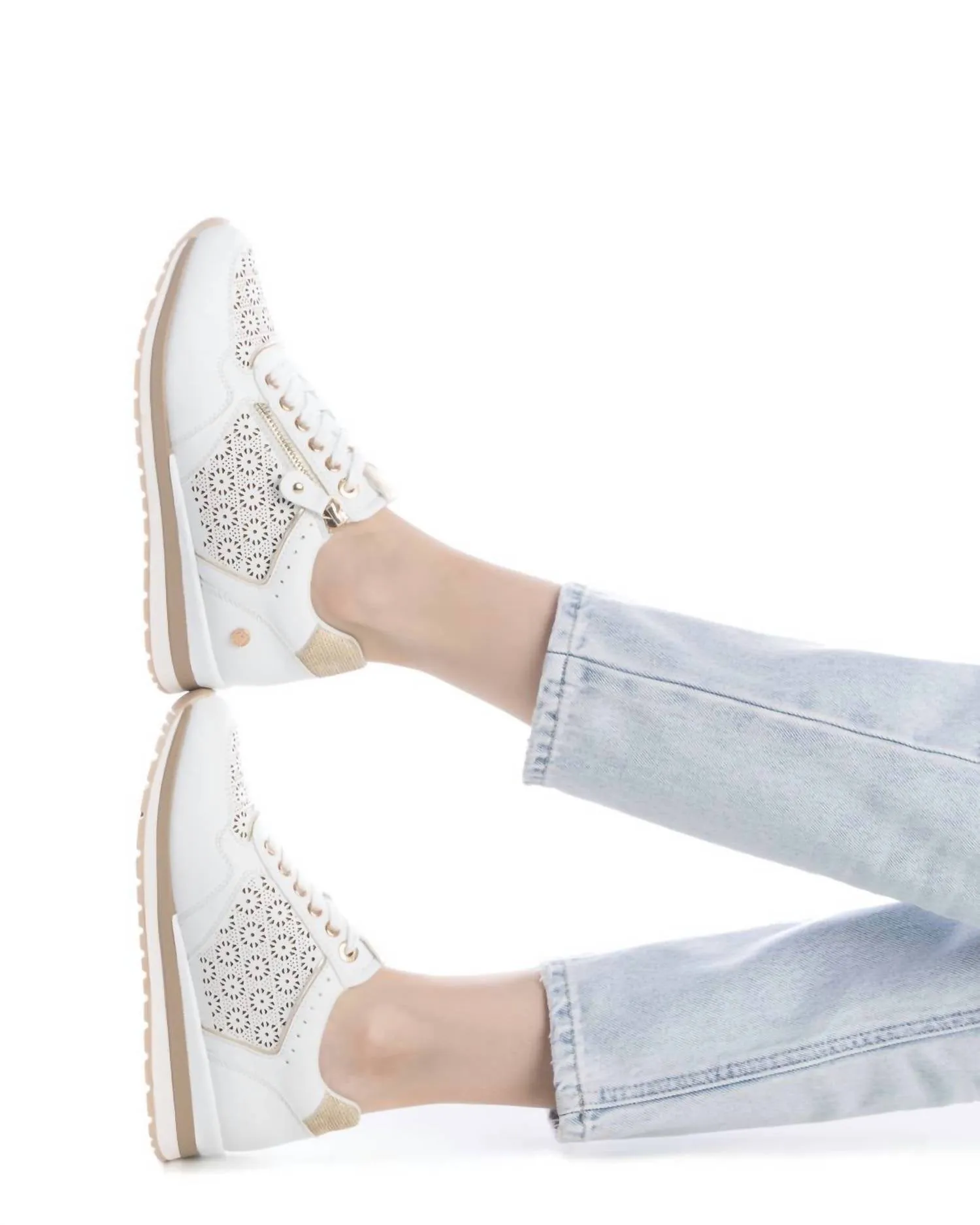 Women's Casual Sneakers In White