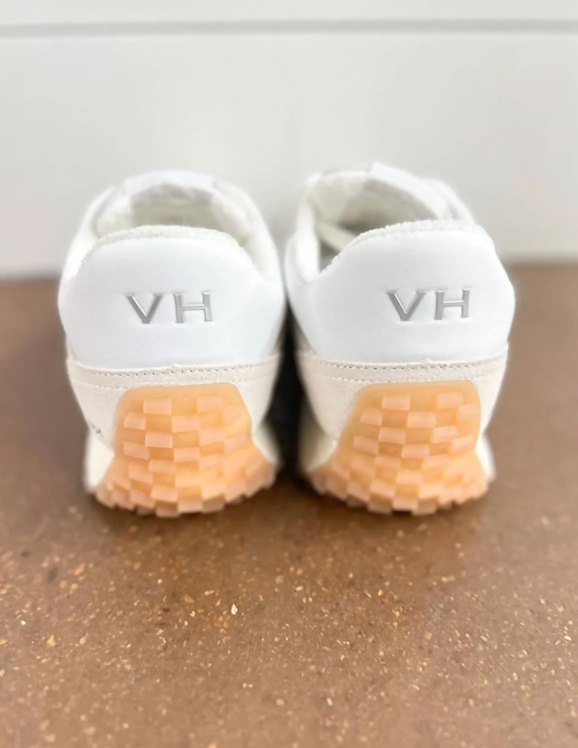 Women's Cosmic 15 Sneaker In White Pebbled/taupe