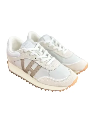 Women's Cosmic 15 Sneaker In White Pebbled/taupe