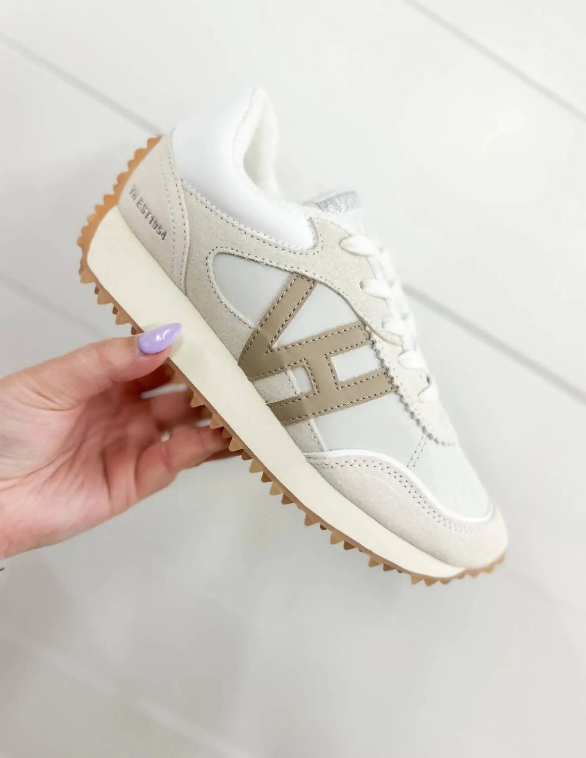 Women's Cosmic 15 Sneaker In White Pebbled/taupe