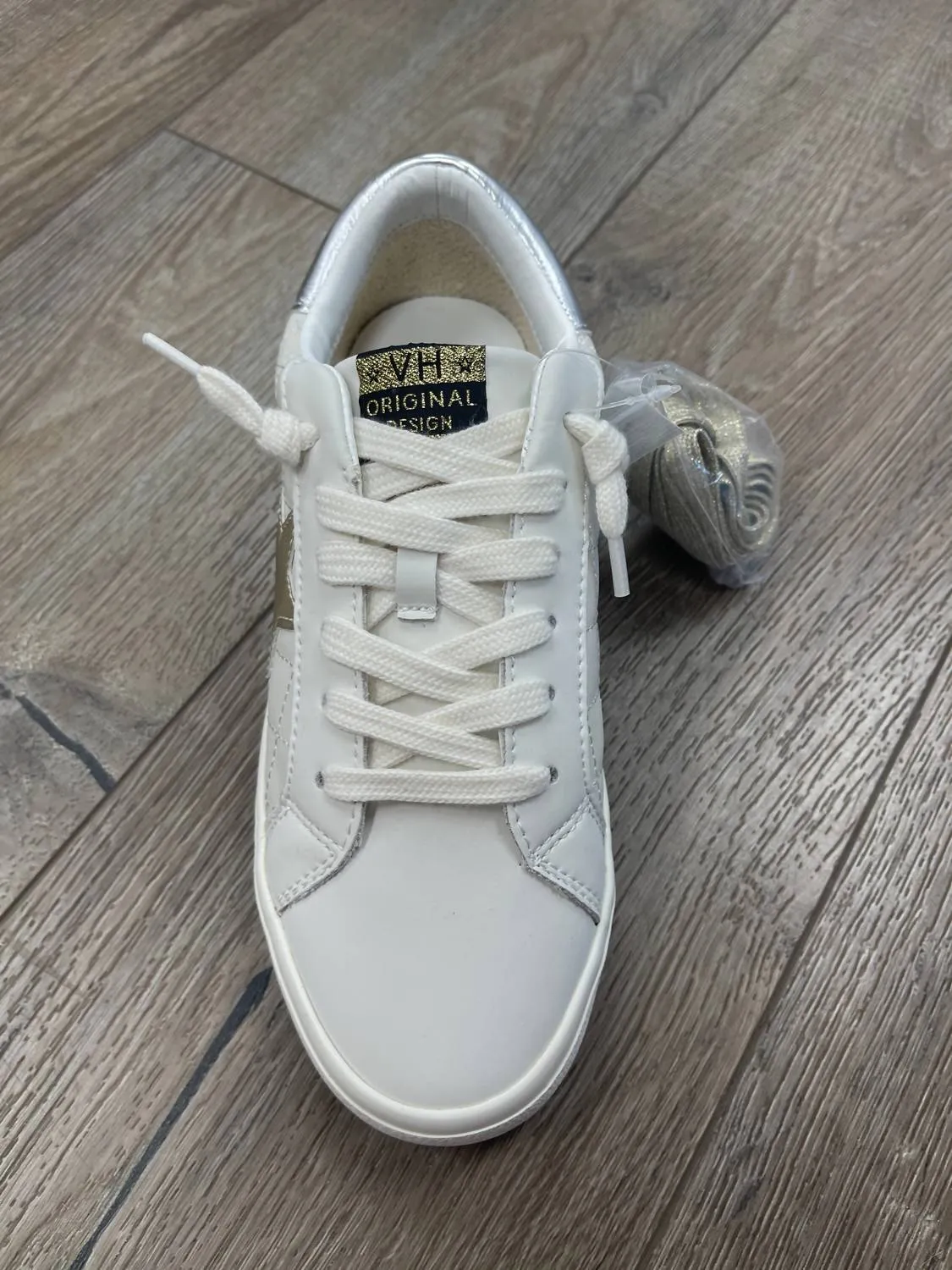 Women's Flair 50 Sneakers In White