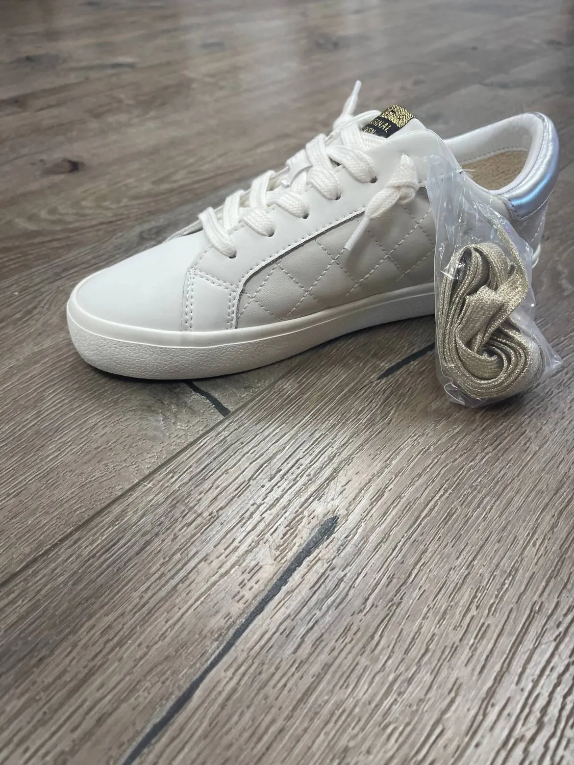 Women's Flair 50 Sneakers In White