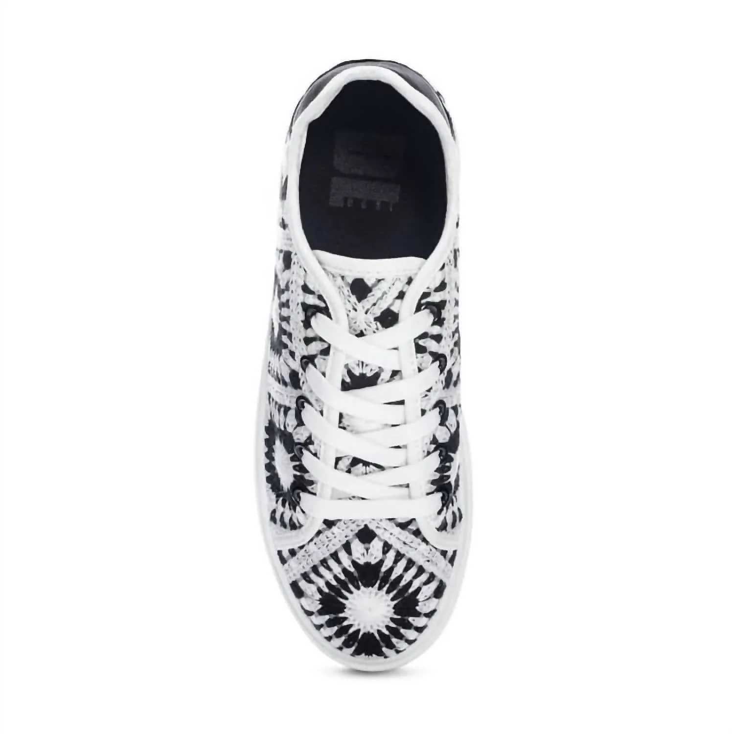 Women's Recreation Croche Sneakers In Black/white