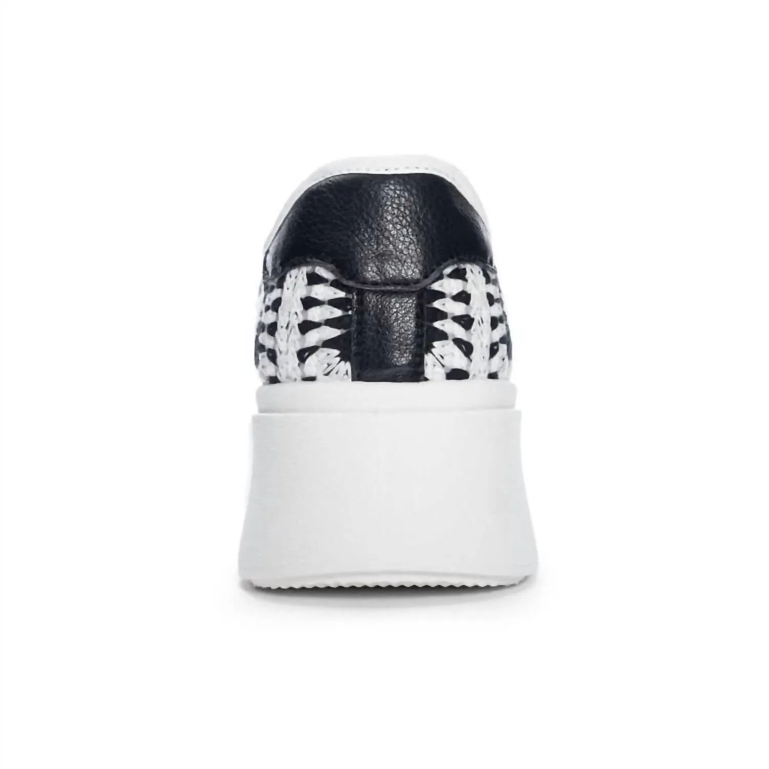 Women's Recreation Croche Sneakers In Black/white