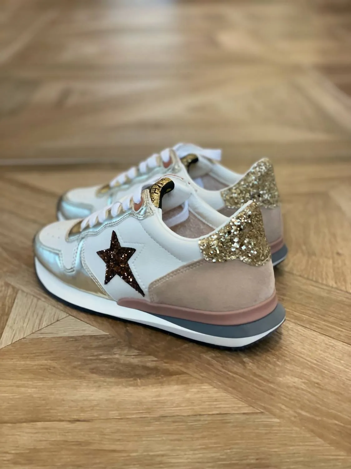 Women's Rock Sneaker In White/brown